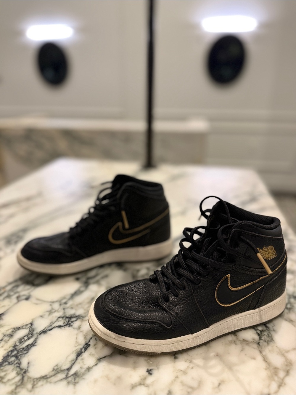 NIKE Air Jordan 1 Mid Black & Gold Sneakers Youth 6Y / Women’s 7